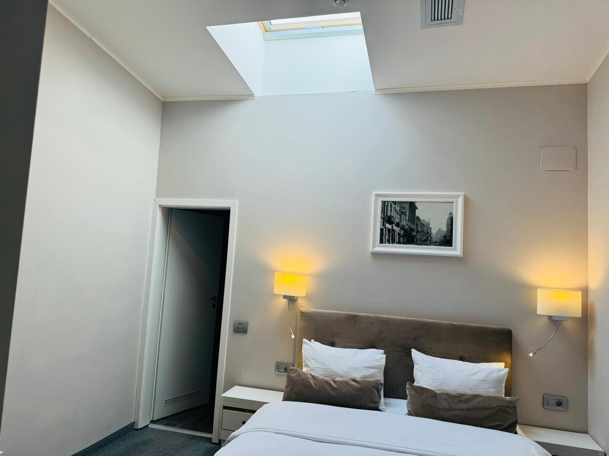 New Era Hotel Old Town Bucharest Parking With Fee Nearby Camera foto